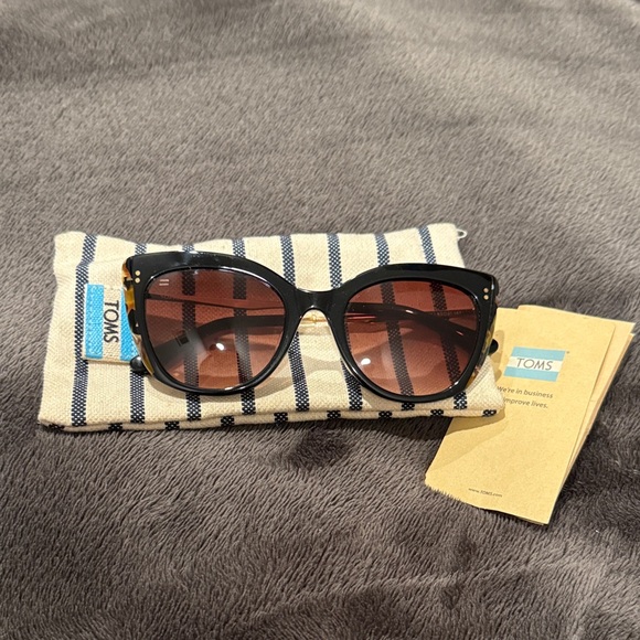 TOMS - Sophia Handcrafted Sunglasses - Picture 4 of 8